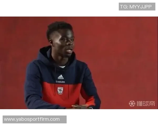 萨卡分享家庭早餐回忆十字面包夹香肠的温暖滋味