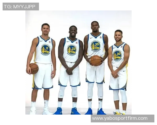 库里分享温馨家庭合照与六口之家共迎2026年幸福时刻