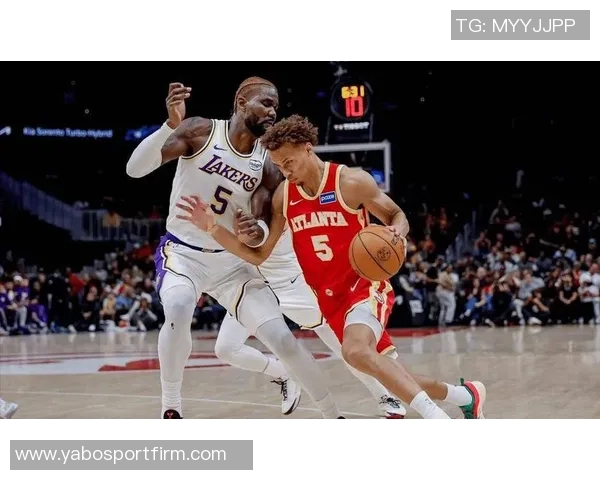 詹姆斯赞扬新援斯玛特艾顿拉拉维亚提升球队硬度与组织能力