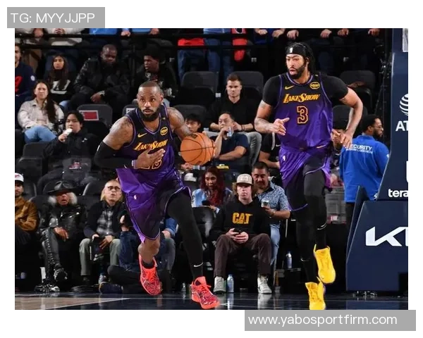 詹姆斯膝伤完全康复湖人决定谨慎对待季前赛出场时间